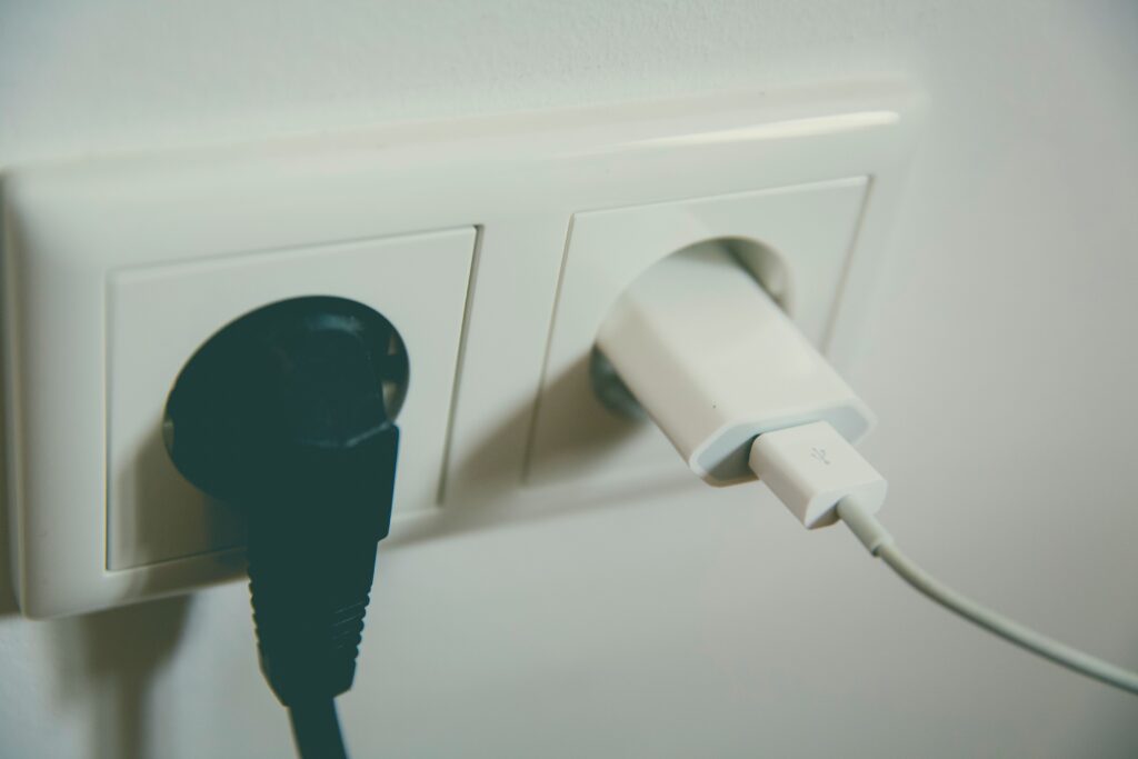 Висока изходна мощност — зареждане на лаптопи от 65W до 140W+ 
